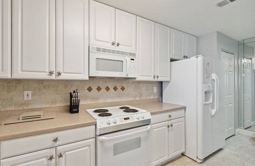 Amelia City Condo | Oceanfront | Large Covered Balcony | Second Floor Ocean Place | Walk to the Ritz Carlton
