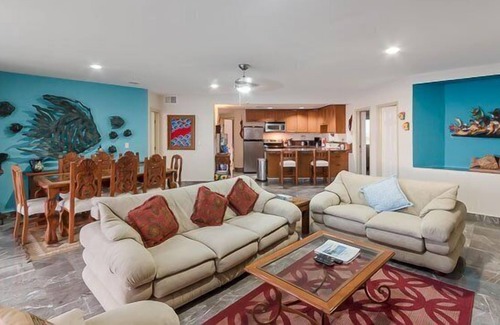 Zona Hotelera Norte Condo | Oceanfront Living, Gorgeous Sunsets, Close to Town