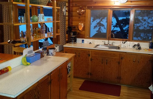 Beachcomber Cabin | Oceanfront log cabin with sweeping ocean, mountain and sunset vistas