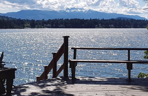 Beachcomber Cabin | Oceanfront log cabin with sweeping ocean, mountain and sunset vistas