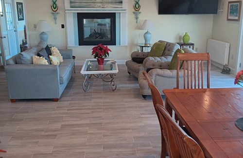 Lubec House | OCEANFRONT LOT ON 13 ACRES, 5-bedroom house with WiFi near Lubec lighthouse