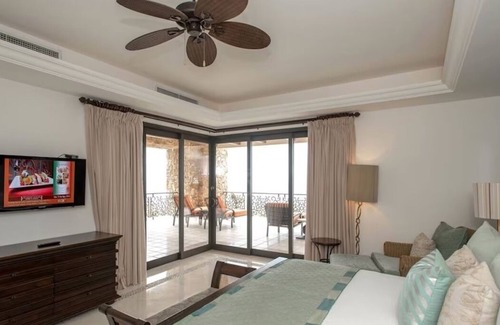 Marina Resort | Oceanfront luxury 2 bedroom penthouse condo in Cabo