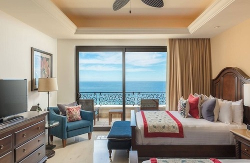 Marina Resort | Oceanfront luxury 2 bedroom penthouse condo in Cabo