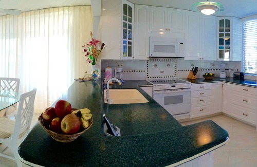 Kahaluu Bay Condo | Oceanfront Luxury Condo Closest to Beach