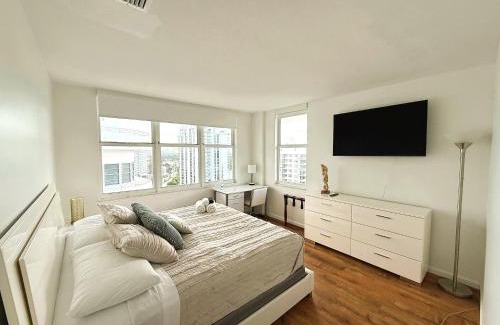 Mid Beach Apartment | Oceanfront Luxury Miami Escape Pool&Gym