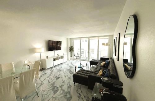Mid Beach Apartment | Oceanfront Luxury Miami Escape Pool&Gym