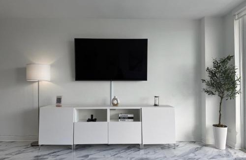 Mid Beach Apartment | Oceanfront Luxury Miami Escape Pool&Gym