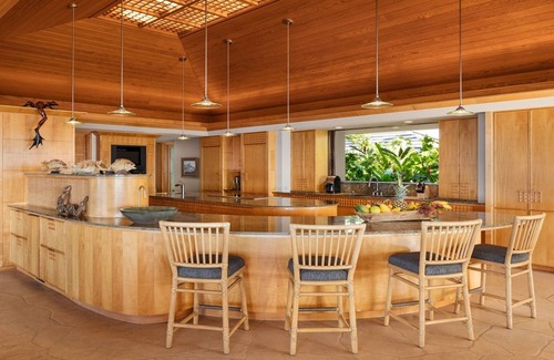 Kamuela House | Oceanfront Luxury, Privacy, Chef & Staff Quarters, Onsite Management. Sleeps up to 30 Guests*