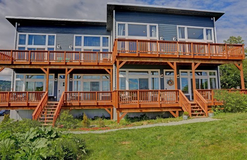 Nikolaevsk Apartment | Oceanfront Luxury Suite Overlooking Kachemak Bay and Homer Spit!