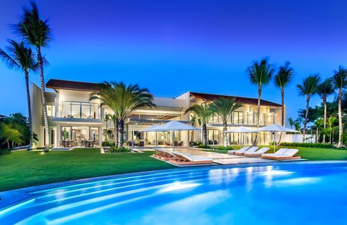 Casa de Campo Villa | Oceanfront Luxury Villa, Pool, Staff & Golf Carts, Walk to Beach Dream House