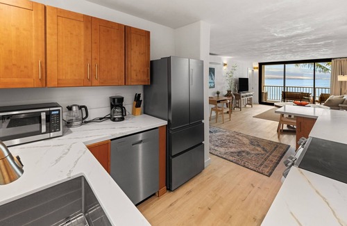 Maalaea Condo | Oceanfront Maalaea Harbor Two Bedroom Condo within walking distance to beach