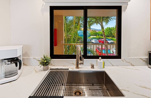 Maalaea Condo | Oceanfront Maalaea Harbor Two Bedroom Condo within walking distance to beach