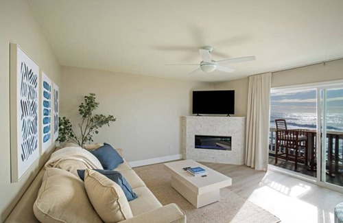 Shelter Cove Condo | Oceanfront Mini Suite | King | Jacuzzi | Rm 10