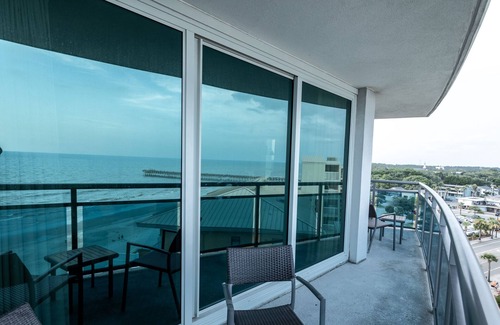 Downtown Myrtle Beach House | *OceanFront* Modern 2/2, Breathtaking Views, Pools