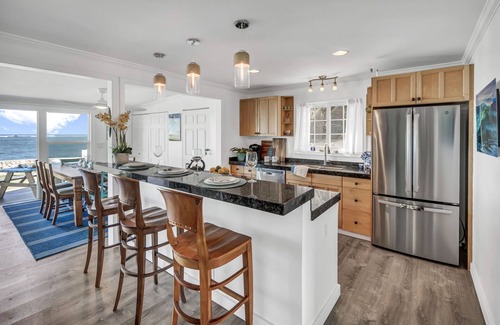 Waialua House | Oceanfront Mokuleia Home with Stunning Views