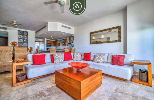 La Cruz de Huanacaxtle Apartment | Oceanfront 3BR Condo with Beach Club - Pool