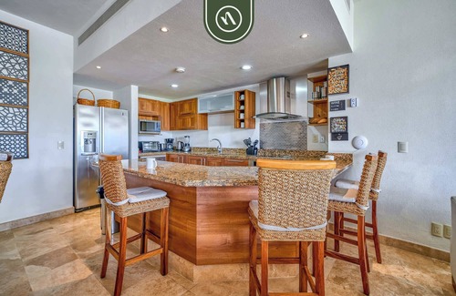 La Cruz de Huanacaxtle Apartment | Oceanfront 3BR Condo with Beach Club - Pool
