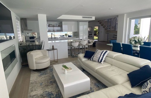 Lauderdale Beach House | Oceanfront Oasis