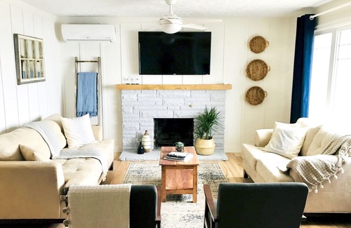Halifax House | Oceanfront Oasis in Halifax with Boathouse, Wharf & Rec Park 5min to City Centre