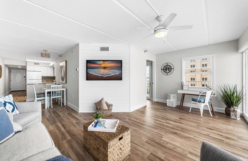 Jacksonville Condo | Oceanfront Penthouse Condo - Beach, Pool, Elevator, & Close to Everything!