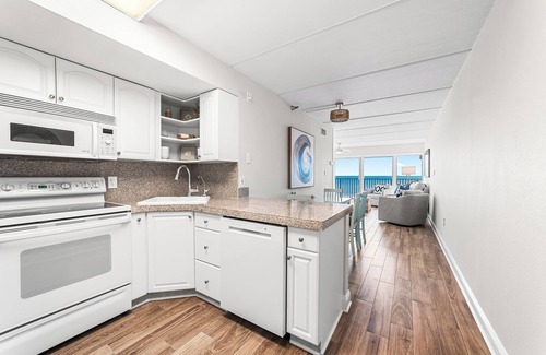 Jacksonville Condo | Oceanfront Penthouse Condo - Beach, Pool, Elevator, & Close to Everything!