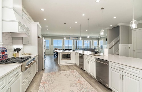 Crescent Beach House | Oceanfront Private Pool 8BR Luxury Home