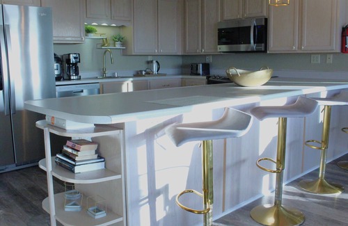 Long Beach Apartment | Oceanfront Panoramic Views, KING Bed, Two Masters!