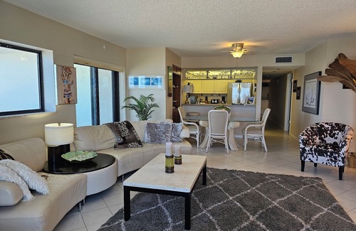 New Smyrna Beach Condo | 🏖️👣OCEANFRONT PARADISE- 7th Floor balcony views! 🩴👙
