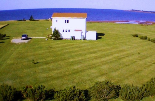 Chelton House | Oceanfront - PEI Beach House by the Bay - 4 Star - Great Location