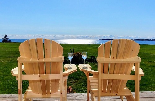 Chelton House | Oceanfront - PEI Beach House by the Bay - 4 Star - Great Location