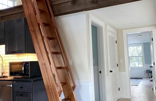 Rockport Apartment | Oceanfront penthouse 2 bed 2 bath situated on beach and downtown