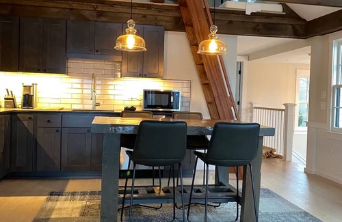 Rockport Apartment | Oceanfront penthouse 2 bed 2 bath situated on beach and downtown