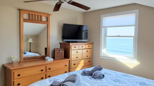 Salisbury Beach House | Oceanfront Penthouse with Family & Friends