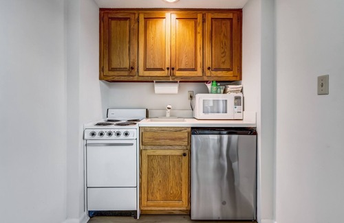 American Beach Apartment | Oceanfront, Poolside efficiency