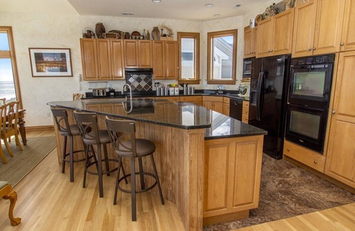 Pine Island House | OCEANFRONT, Pool, Pool Table, Private Beach Access, PI249, Wellfleet