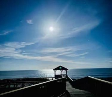 Ocean Hill House | Oceanfront Pool & Spa Volleyball Court Game Rm