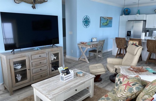 Little Venice House | Oceanfront, Pool, Tiki Hut, Magnificent Views, Near Vaca, Great Dockage, Kayaks
