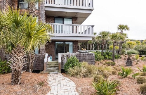 West Beach Village Villa | Oceanfront Premium Villa, 2BD/2BA master suites, Pool access, Resort Privileges