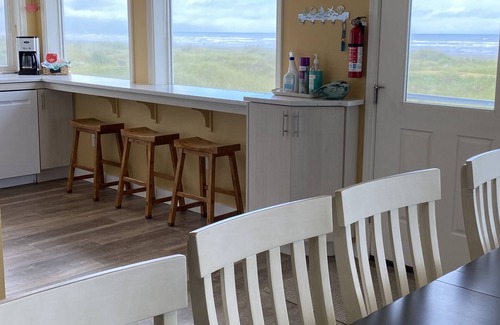 Moclips House | OCEANFRONT, PRIVATE BEACH ACCESS, MOCLIPS EAGLE'S NEST. HOT TUB, AMAZING VIEWS!