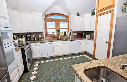 Whalehead Beach House | OCEANFRONT, Private Pool, ELEV, Ocean Views, Priv. Beach Access, WL877, Summerwind