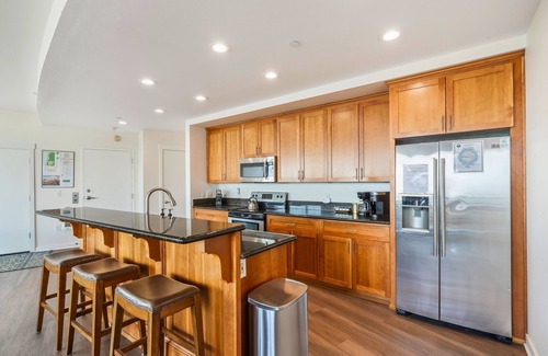 Rockaway Beach Condo | Oceanfront Relaxation in Rockaway Beach