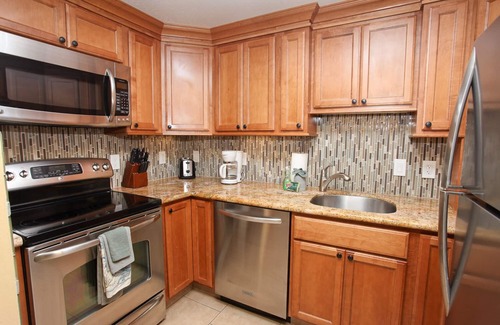 Kihei Condo | OCEANFRONT RESORT- 2x2 Spring Pricing! Kihei Sands Beachfront Condo B14
