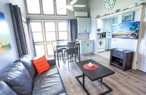 Kihei Condo | OCEANFRONT RESORT- Kihei Sands Beachfront Condo-B10