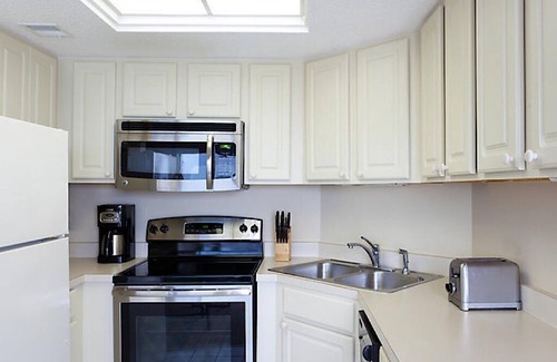 Downtown Myrtle Beach Resort | Oceanfront Resort Sea Glass Tower-1 Bdrm Deluxe (Ocean Front) Sleeps 4