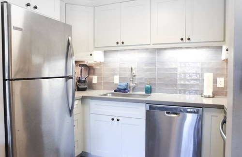 Kihei Condo | OCEANFRONT RESORT - WE ARE ON THE WATER! - Kihei Sands Beachfront Condos - B4