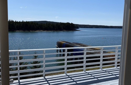 Steuben Cottage | Oceanfront Retreat on Dyers Bay With Amazing Sunsets! Fire pit, Fishing off dock
