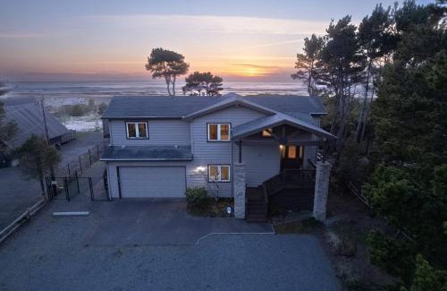 Rockaway Beach House | Oceanfront Retreat