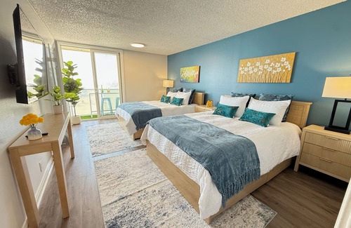 Hermosa Beach Hotel | Oceanfront Sanctuary 1 BR w/Beach Access