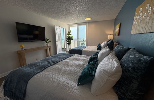 Hermosa Beach Hotel | Oceanfront Sanctuary 1 BR w/Beach Access