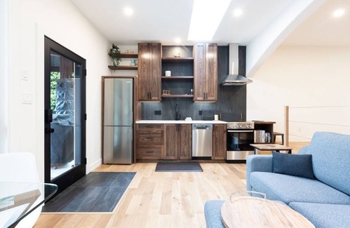 Shirley Cottage | Oceanfront, sauna, soaker tub, outdoor shower, private, fireplace, BBQ, adults.
